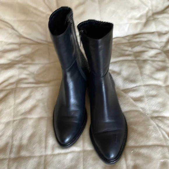 Aquatalia Black Leather heel Ankle Boots with elastic quilt. - Picture 1 of 9